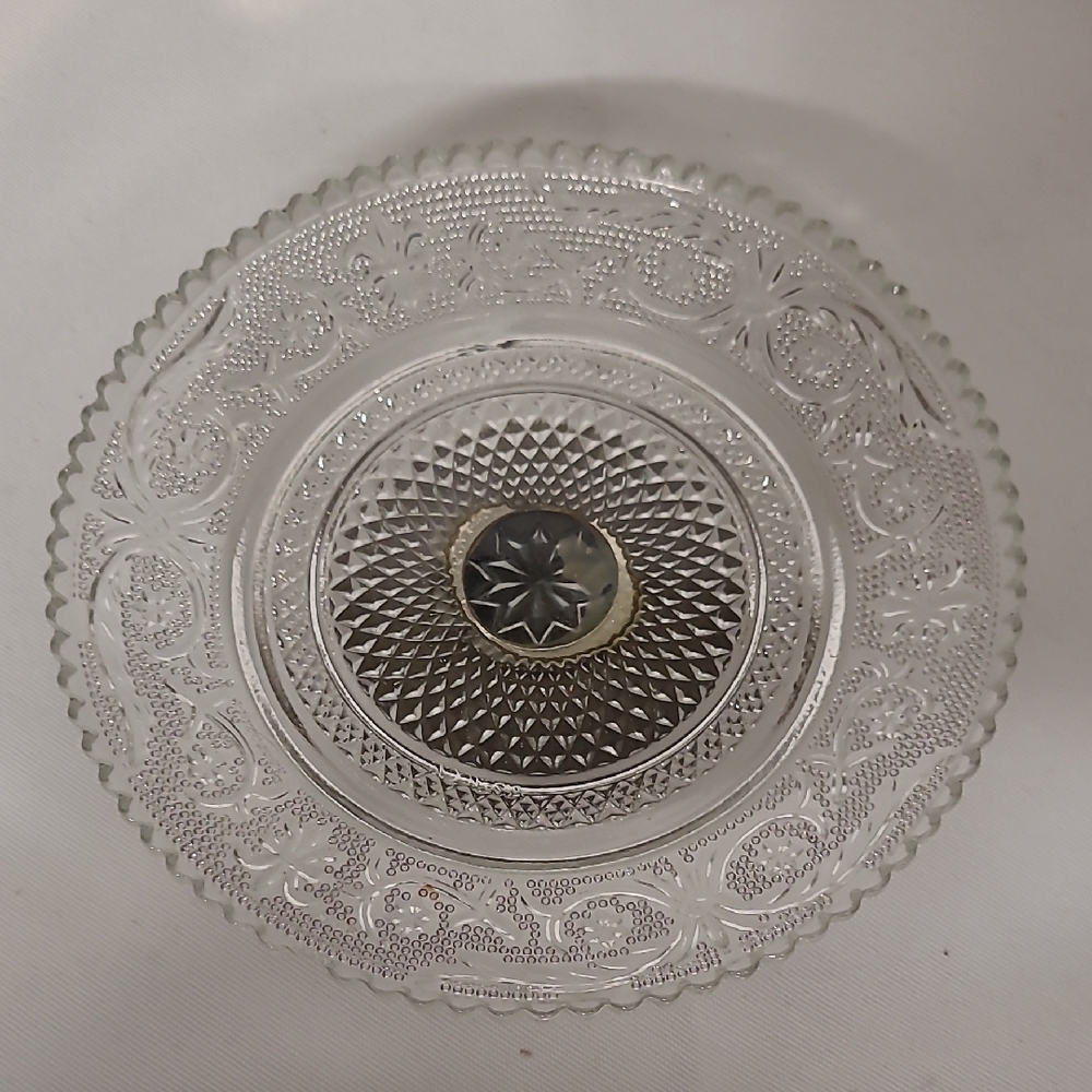 Vintage Elegant Clear Glass Decorative Footed Plate (103)